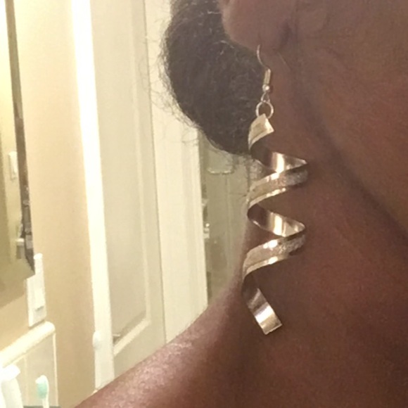 Earrings - Picture 2 of 6